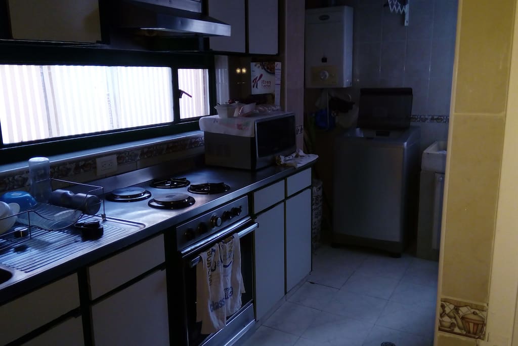 Cocina y zona de lavanderia