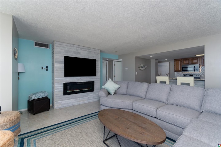See Dolphins From This Lg Beachfront Condo - Norfolk, VA