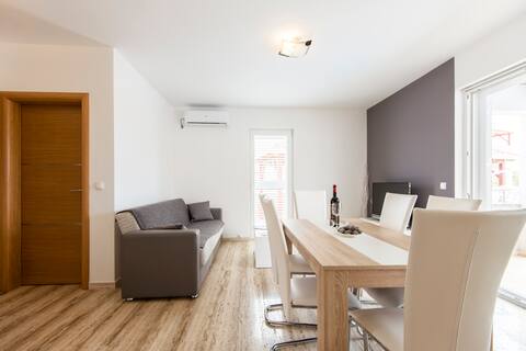 Successful Airbnb property: Villa More - Apartment Kamen (Rock) in Zaton