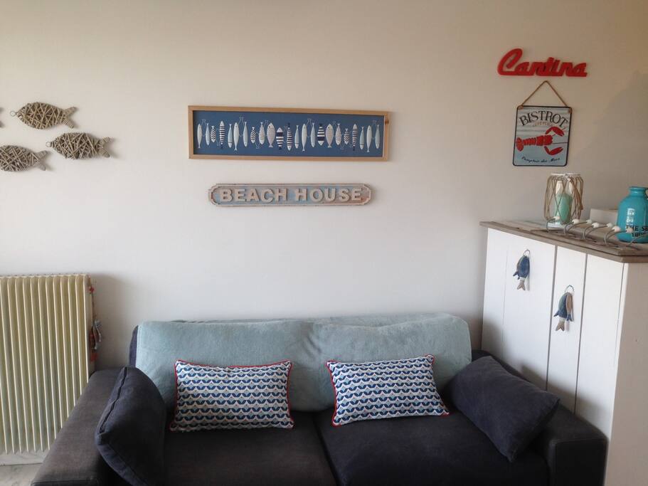 Coin Salon
Lounge corner with Sofa Bed-