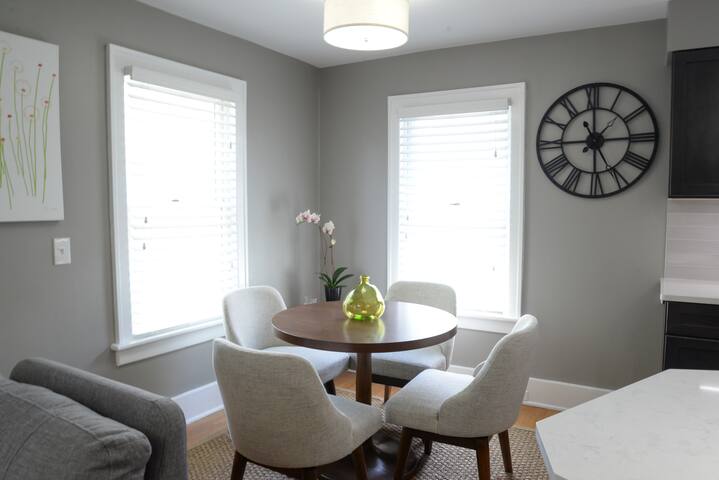 Newly Renovated Full Apt – Steps from Park Ave gallery image 2