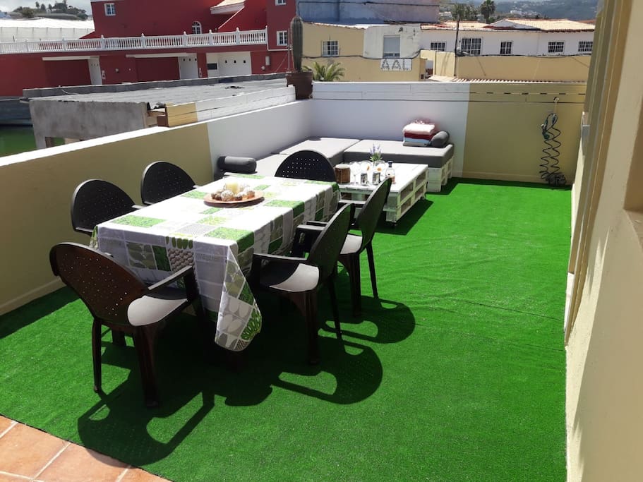 Terrace with seating area, relaxing area, BBQ, views to ocean ★ Terraza con zona Relax, mesa para comer, BBQ, vista al océano