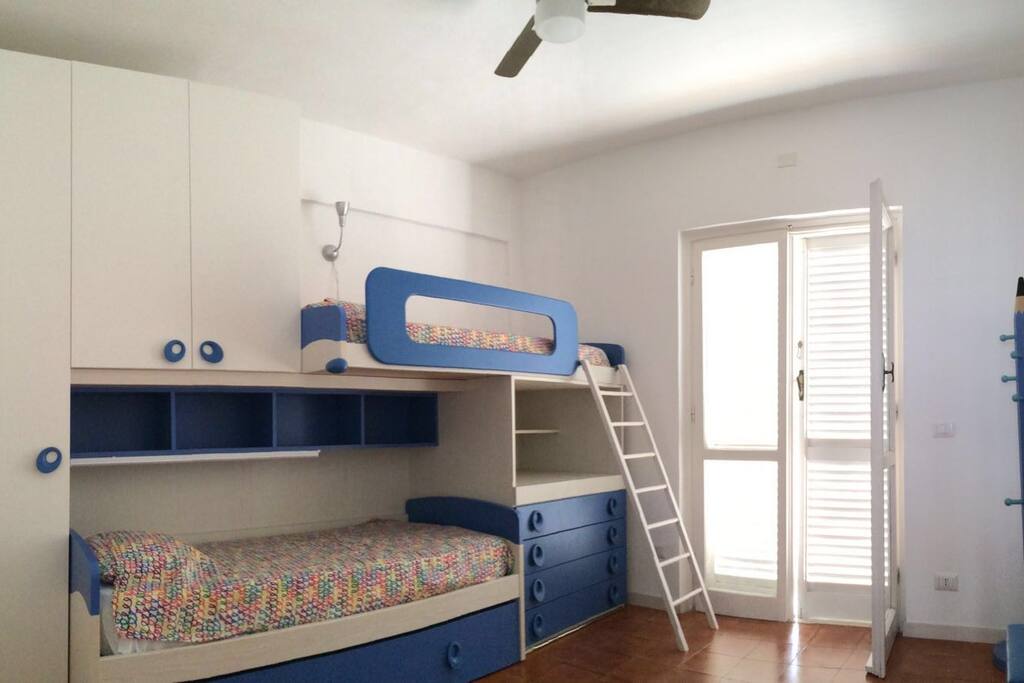 Camera da letto con 3 letti (uno estraibile)