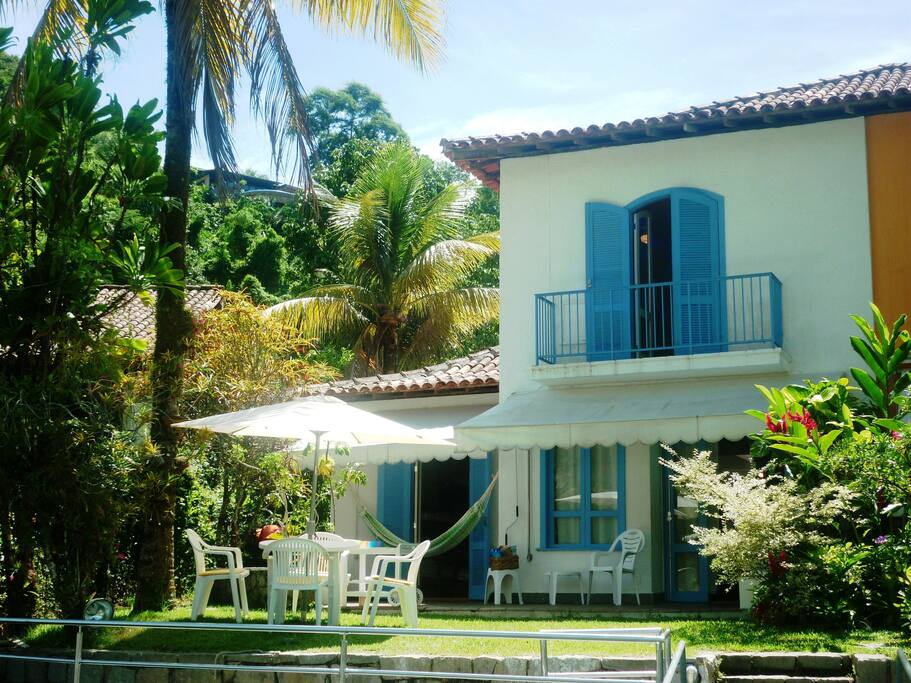 Fachada da casa, vista do canal