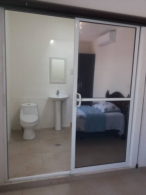recamara privada con baño propio completo.