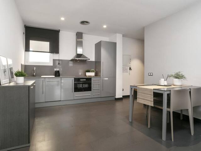 Two bedroom apartment in the heart of Barcelona gallery image 2