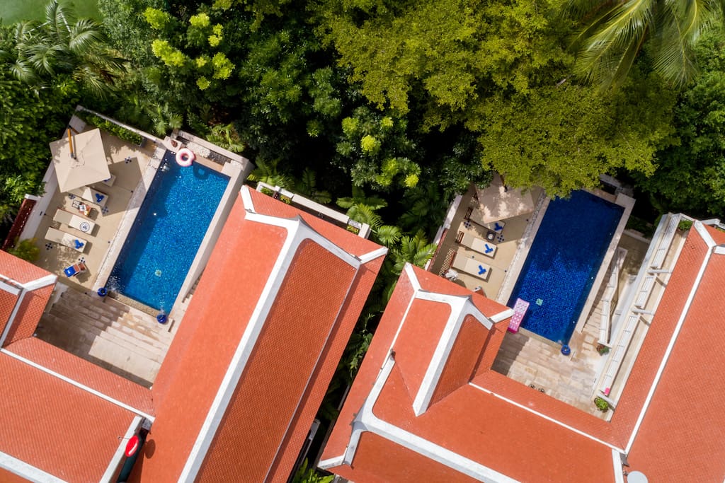3 Bedrooms Vila Combines only 5 metre walk to each other, sharing parking area space.