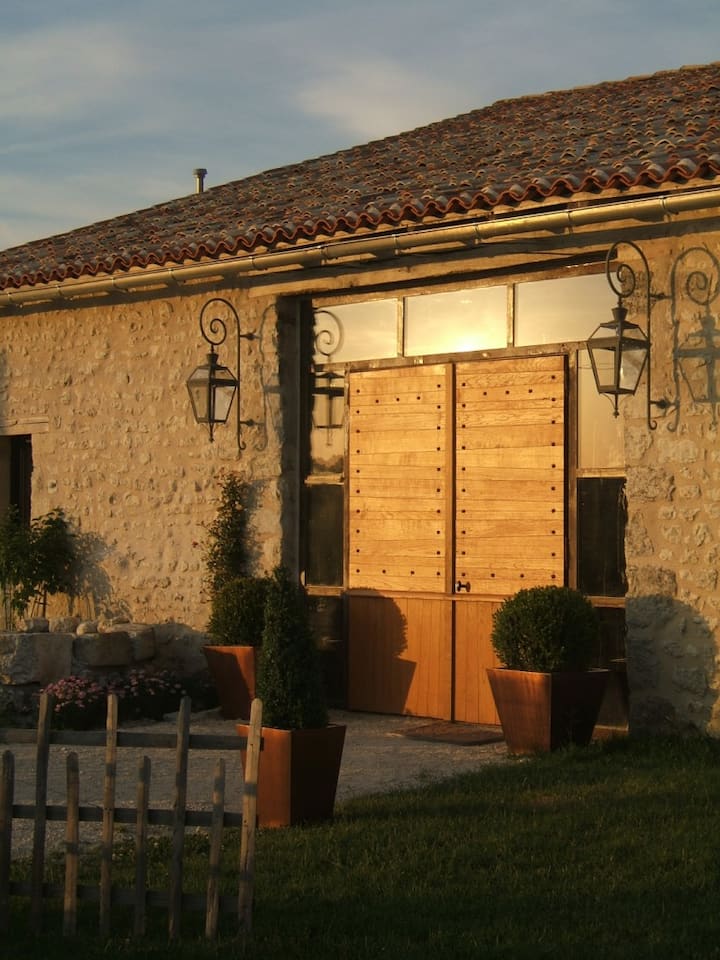 Grange Aux Oliviers, Gîte Déco, Caravanes Vintage - Charente