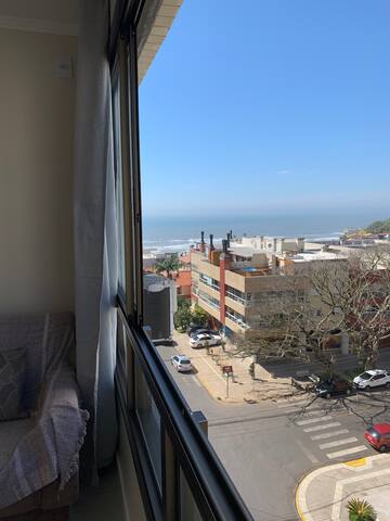 Ap 1 dorm Prainha: reformado, box e vista para mar