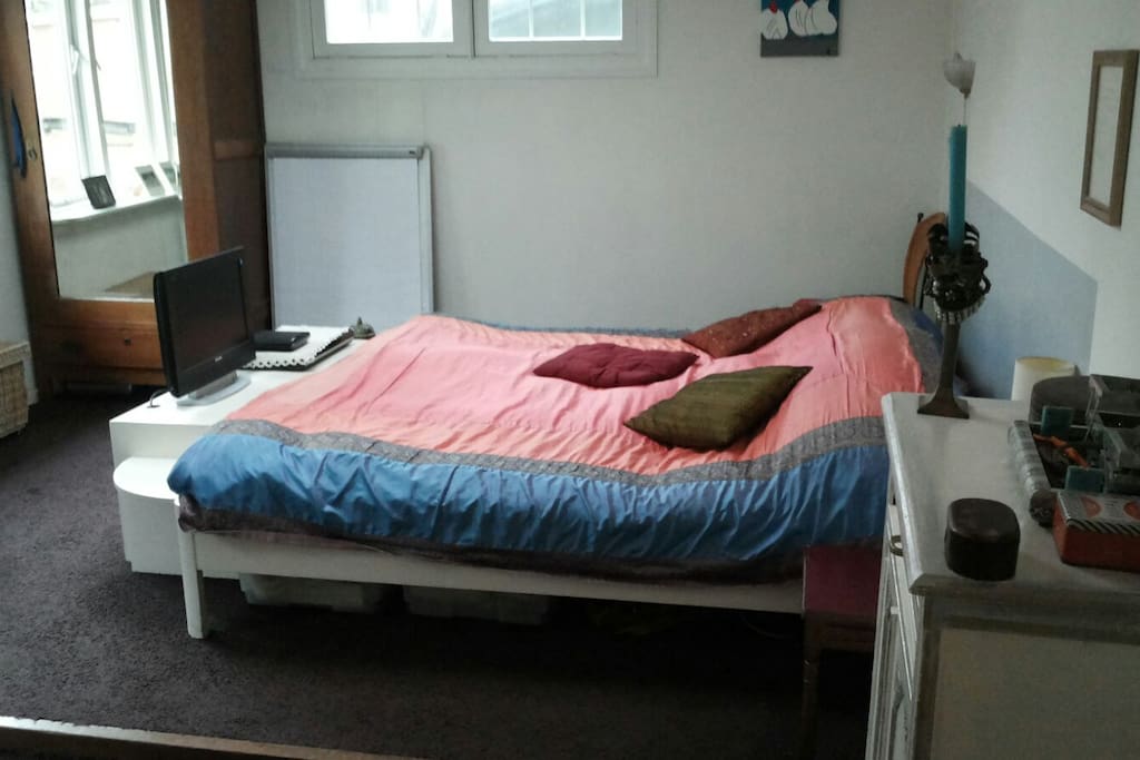 Sleeping room and workspace