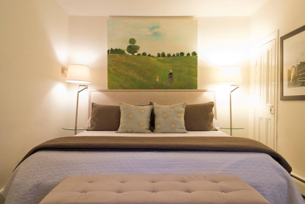 Memory foam King bed & soft linens.