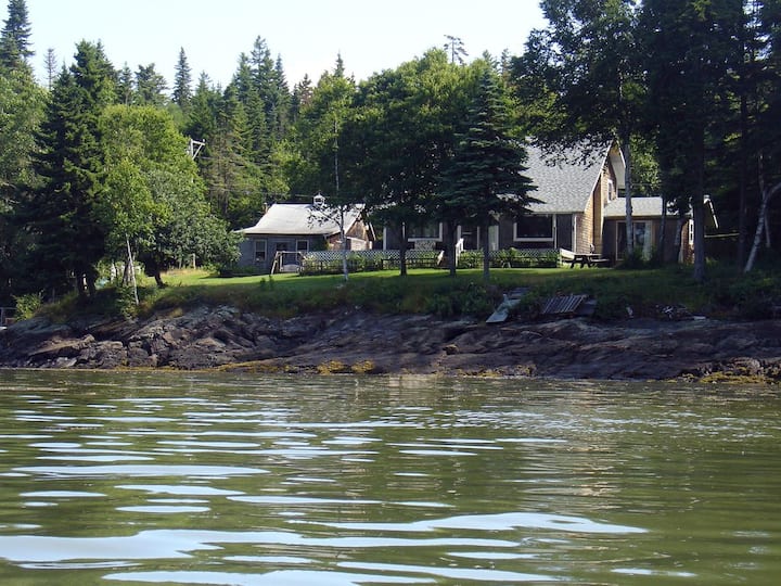 Hammond Family Cottage on Guard Point Houses for Rent in Harrington