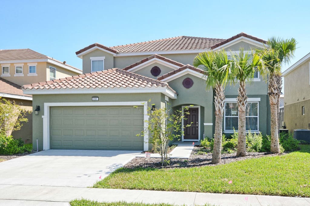 Incredible house for you to gather family and friends.