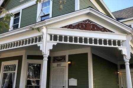 1897 Queen Anne Victorian, Pomona (the jazz room)