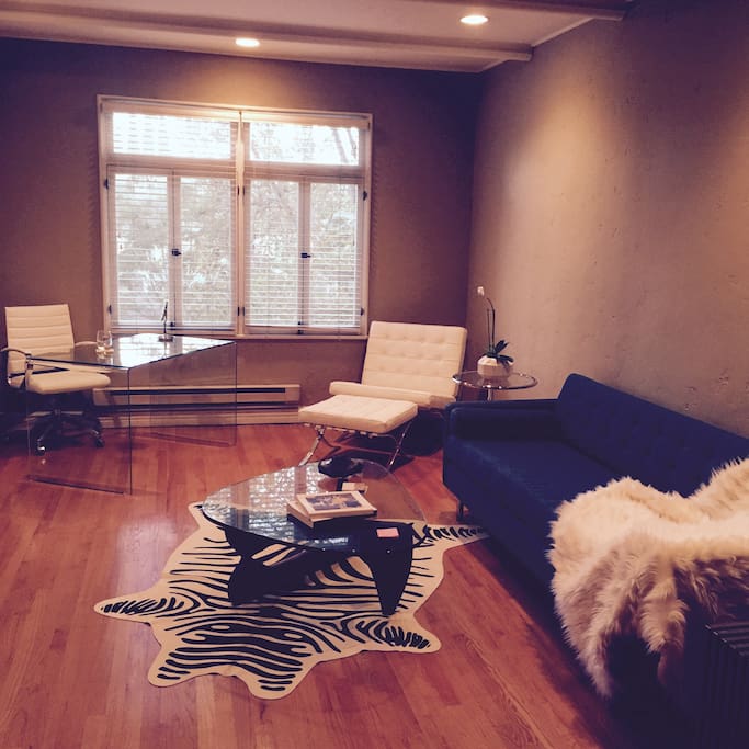 Living room has nice street views