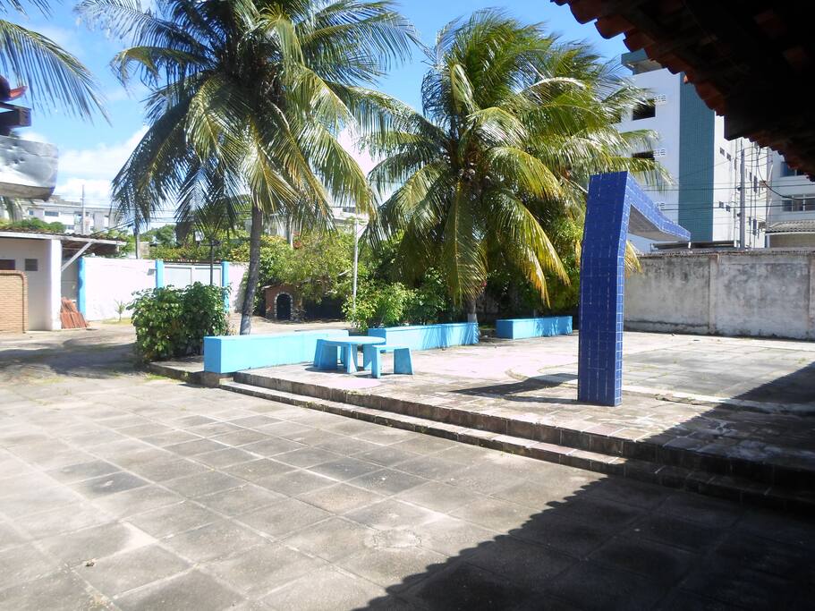 Acesso principal com portão eletrônico