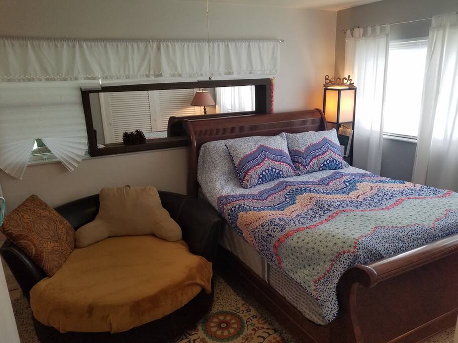 Queen sleigh bed plus round chaise, extra single air mattress.