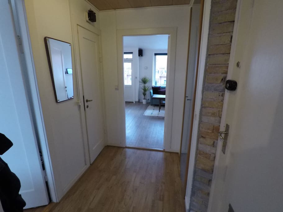 The entrance. From left to right you see the entrances to bedroom, bathroom, living room and the entrance door.