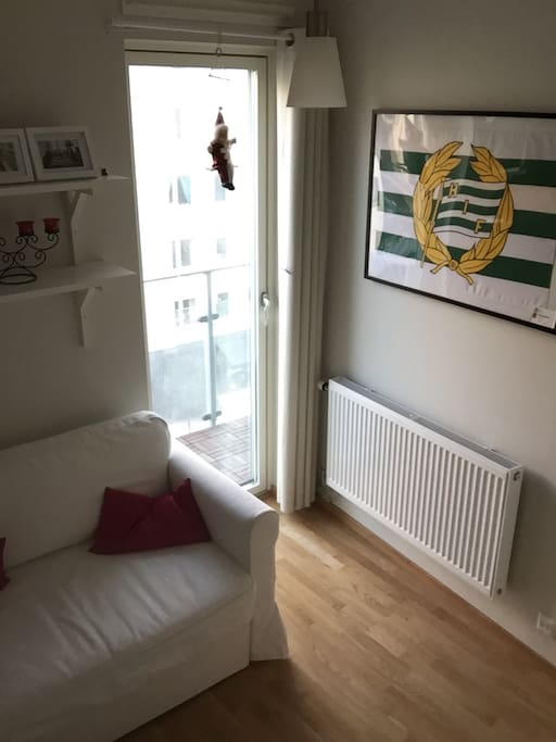 Mysigt sovrum med egen utgång till balkong