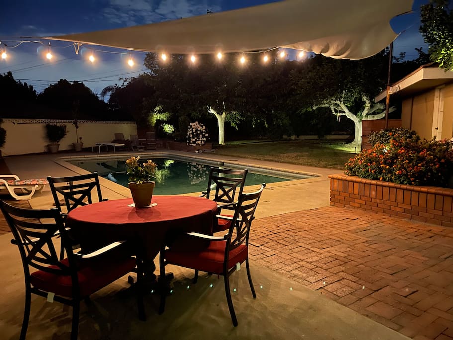 North Upland pool home with its own private bathroom. 
Near Euclid Avenue walking trail
10 minutes to Claremont Colleges
Non smoking 
No pets