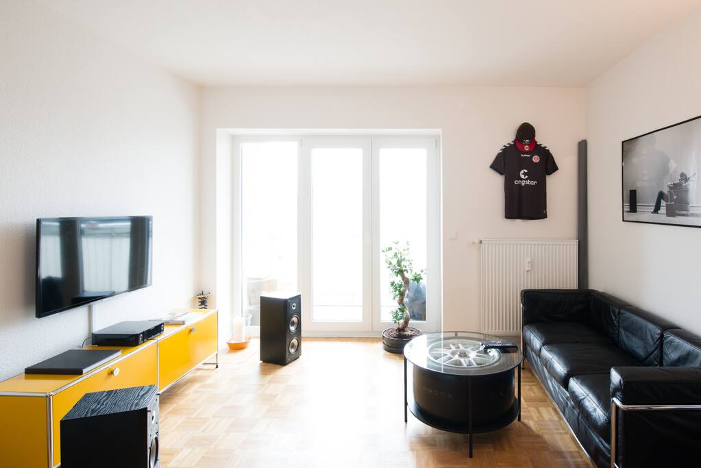 Wohnbereich mit TV und Hifi 2