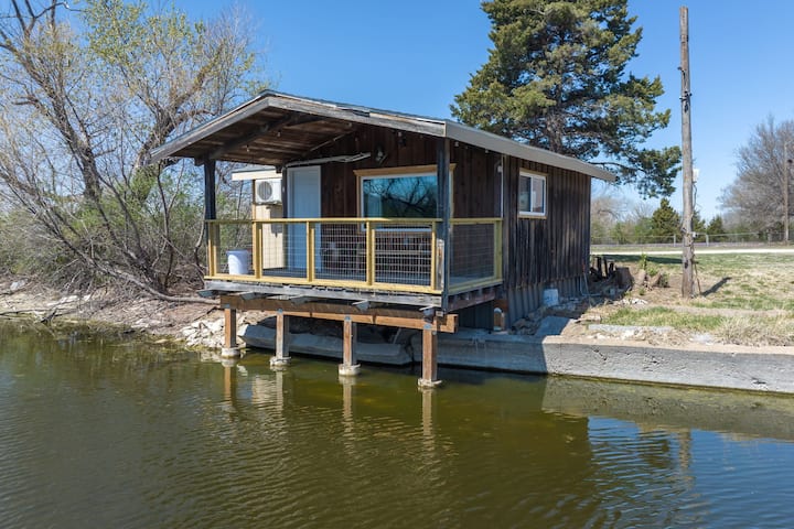 A Zoo Airbnb in Wichita, Kansas: Cool and Unique Airbnb in the US