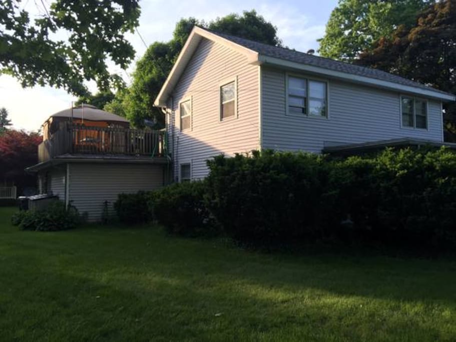 House is on Lake side but has no direct Lake access.