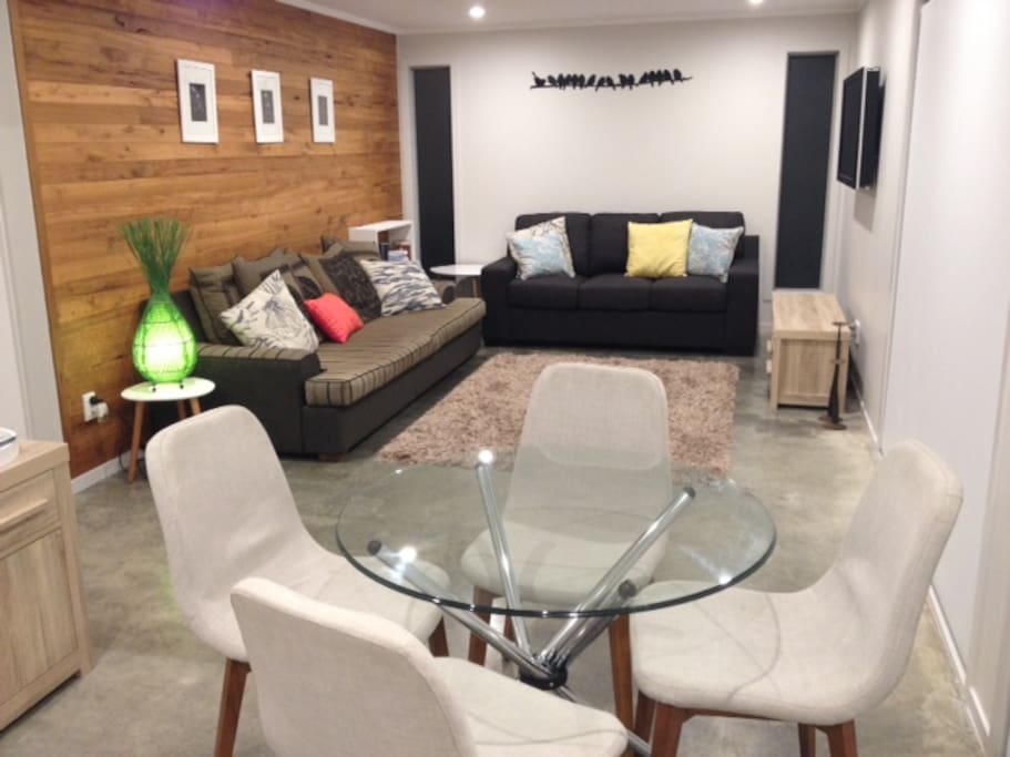 open plan lounge, with 40 in plasma and free WIFI