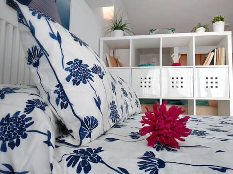 Airbnb con mejor rendimiento: LOFT · Sea views ·Wifi· terrace · Private parking en Roquetas De Mar