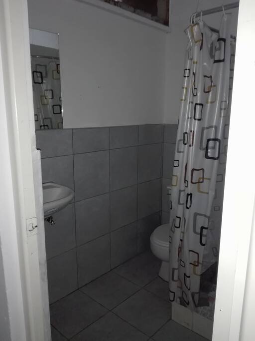 Baño independiente con ducha