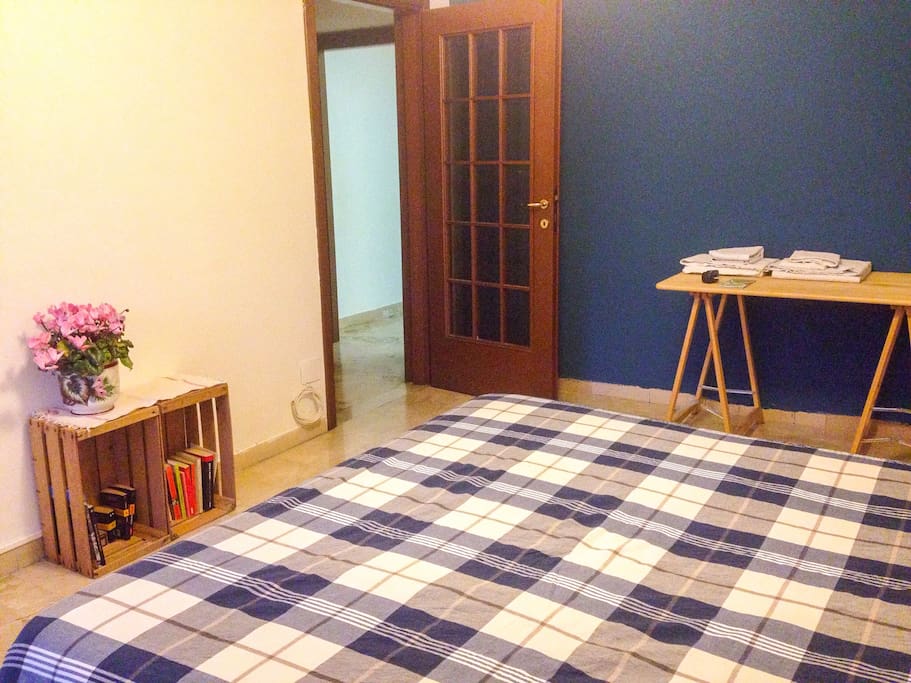 In the apartment there are other 2 rooms.