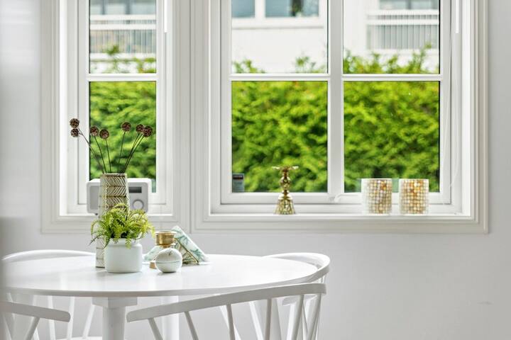 Fabulous Detached House, Family Favorite. gallery image 4