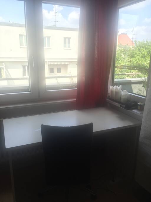 Arbeitsplatz im Zimmer