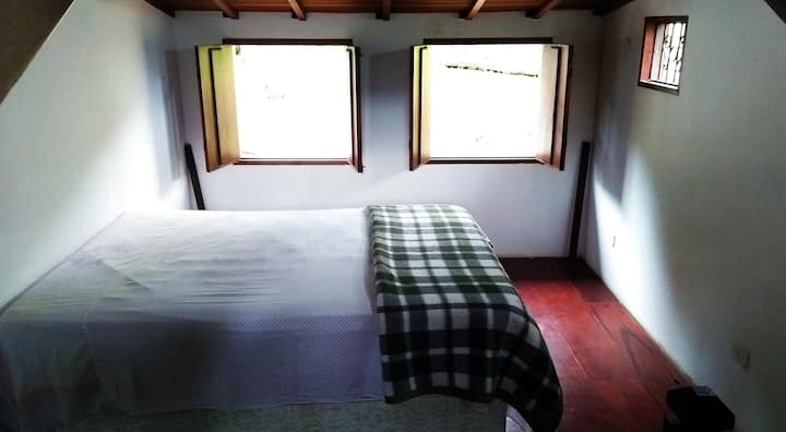 Quarto segundo andar | Спална соба на вториот кат