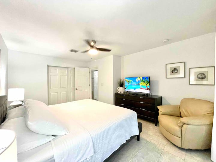 Spacious Master bedroom, King Size Bed