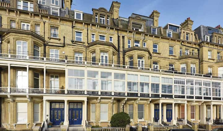 Hove Lawns Beachfront Apartment - 브라이턴