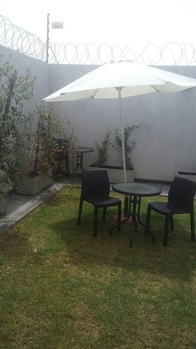 Cómodo y lindo jardín