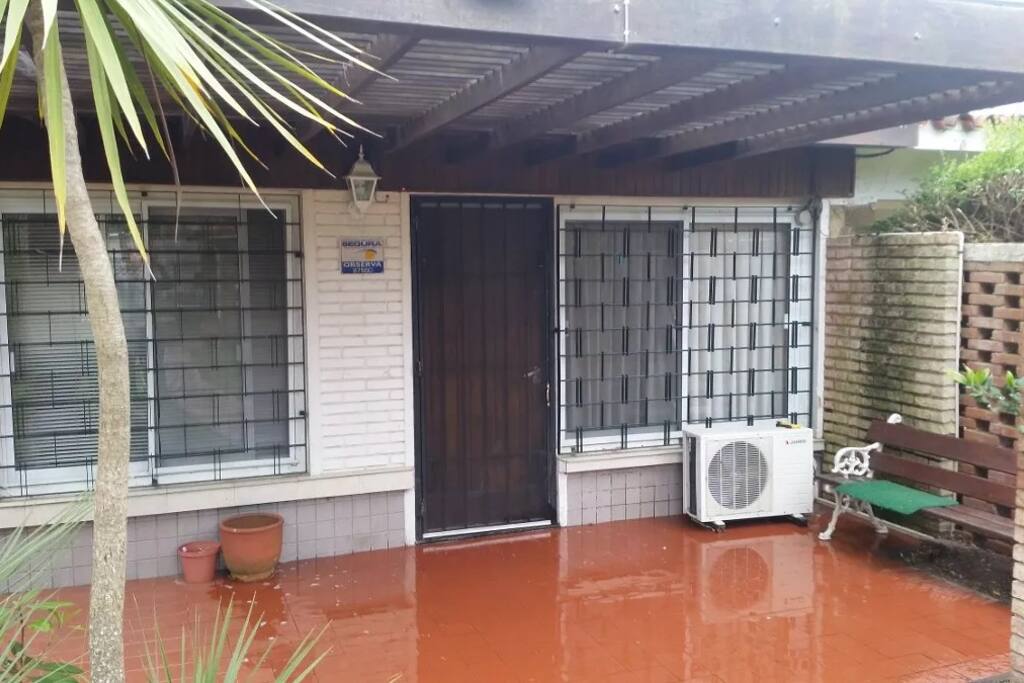 Estar techado en el frente.