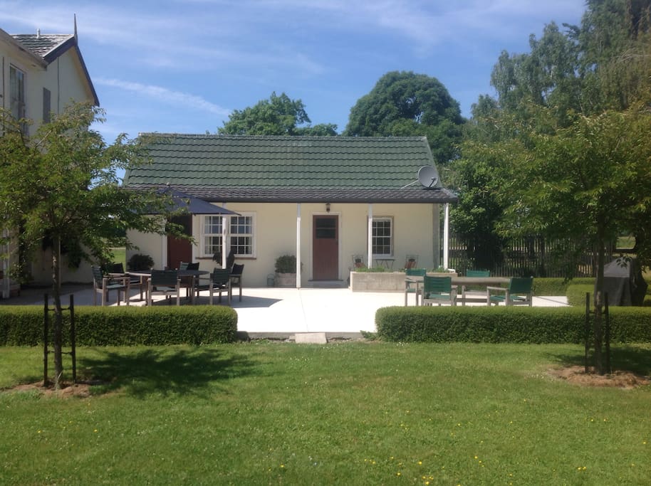 " NEWFIELDS " Cottage