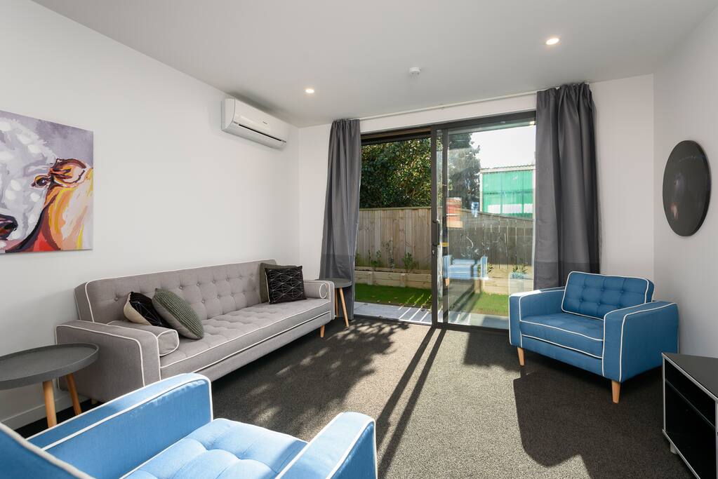 Double doors out onto a sunny courtyard. Plenty of seating including a bed settee