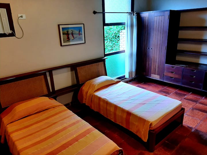 ห้องสวีทพร้อมเตียงเดี่ยว 2 เตียง/
ห้องสวีทพร้อมเตียงแฝด 2 หลัง