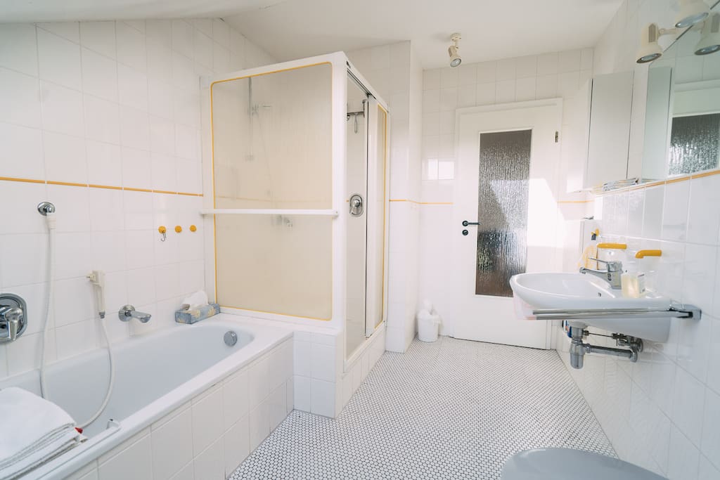 Badezimmer zur alleinigen Benutzung für den Gast