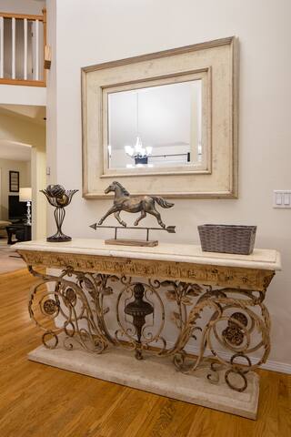 Large Private Home – King Bed gallery image 5