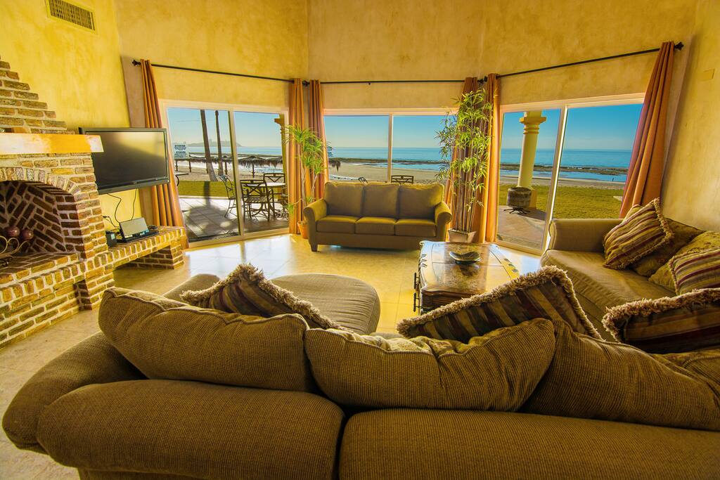 Couch,Furniture,Indoors,Room,Living Room