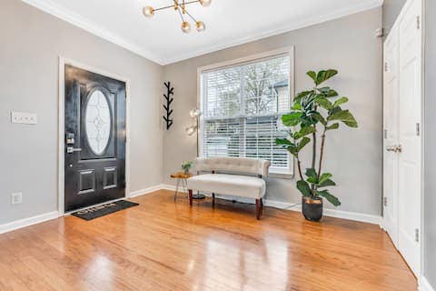 Successful Airbnb property: Eva's House | 4 BR / 3 BA | Near Beltline & Mercedes in Peoplestown