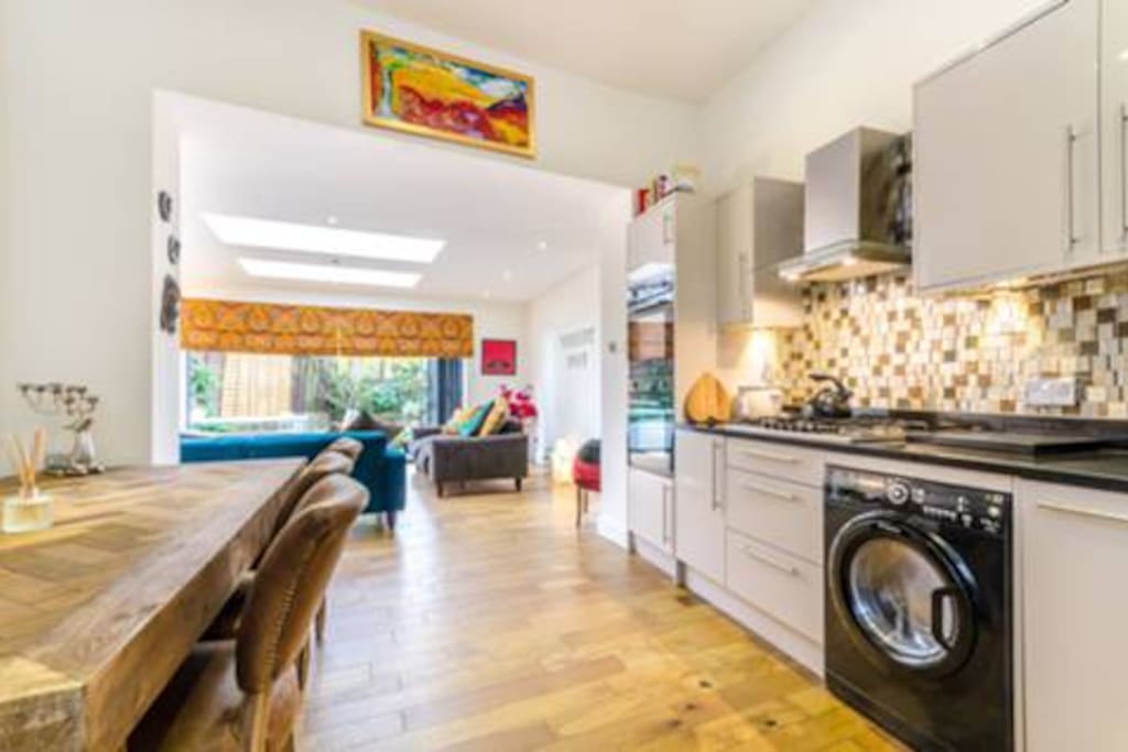 well equipped kitchen washer dryer two ovens dishwasher