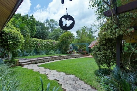 Retreat & Beautiful Garden 1Br