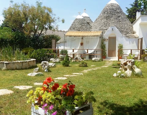 Top Airbnb: "Trullicolarossa" Gelsomino by QualiTravel a Alberobello
