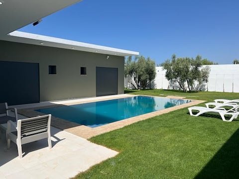 VILLA NEW 03 LA PEQUENIA ZERO SCREW AND POOL