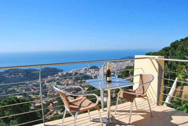 Villa Anais with Infinity-Pool Lloret de Mar gallery image 5